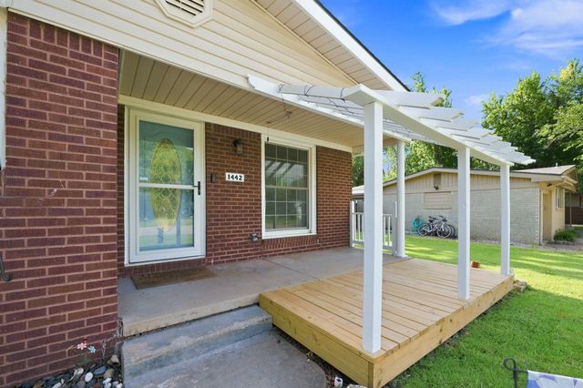 1442 N Prairie Lane, Derby, KS 67037