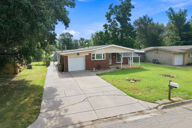 1442 N Prairie Lane, Derby, KS 67037