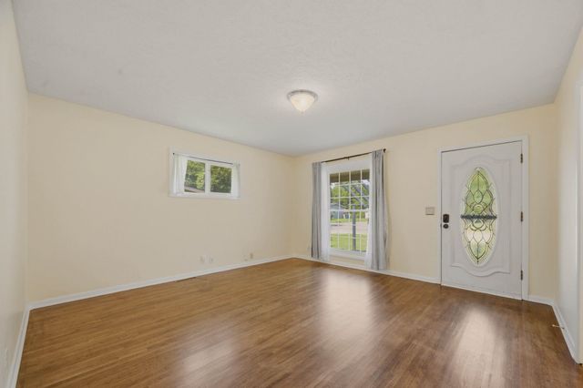 1442 N Prairie Lane, Derby, KS 67037