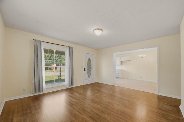 1442 N Prairie Lane, Derby, KS 67037