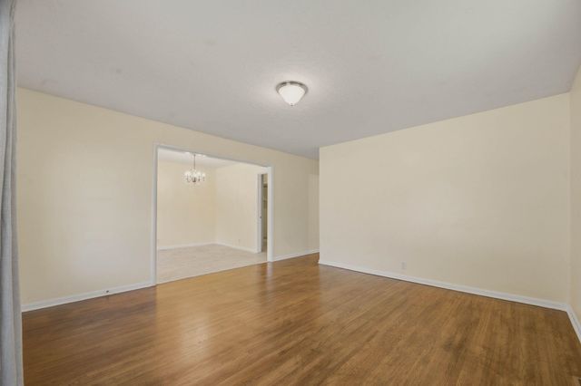 1442 N Prairie Lane, Derby, KS 67037