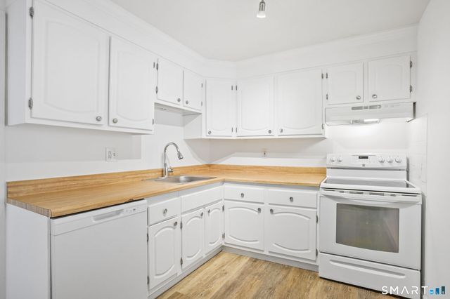 29 Canterbury Arms 29, New Milford, CT 06776