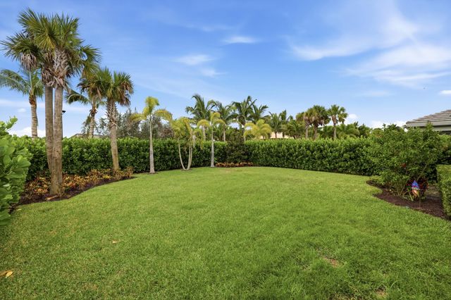 12530 Triumph Lane, Palm Beach Gardens, FL 33412