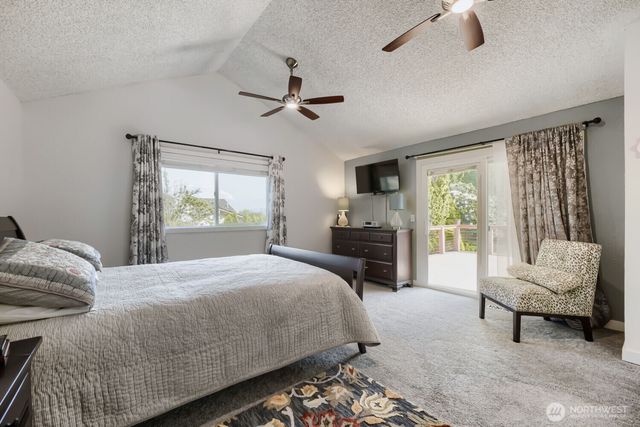 13605 SE 251 Place, Kent, WA 98042