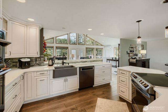 13605 SE 251 Place, Kent, WA 98042