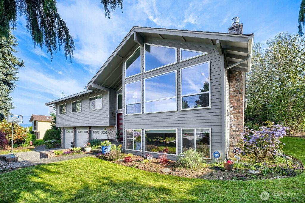 13605 SE 251 Place, Kent, WA 98042