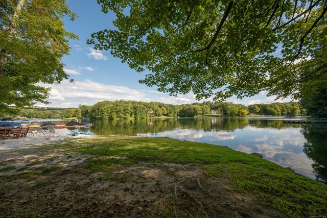 7 Barkwood Hill Road, Brookfield, CT 06804