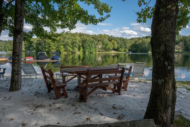 7 Barkwood Hill Road, Brookfield, CT 06804