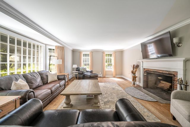 7 Barkwood Hill Road, Brookfield, CT 06804