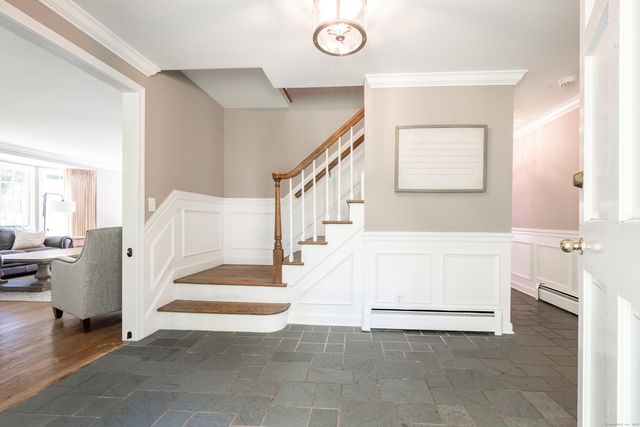7 Barkwood Hill Road, Brookfield, CT 06804
