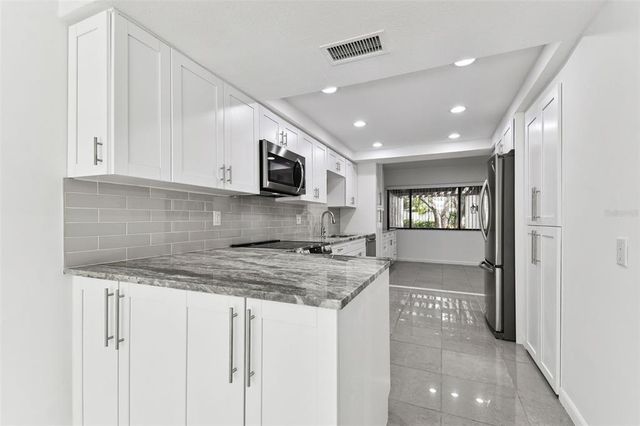 4220 FAIRWAY RUN 0, Tampa, FL 33618