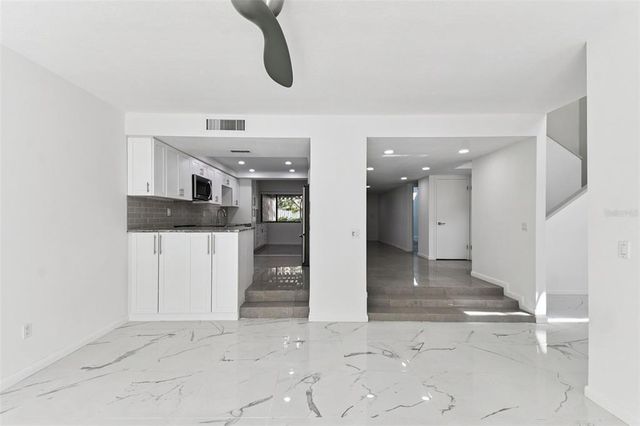 4220 FAIRWAY RUN 0, Tampa, FL 33618