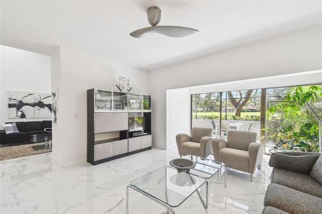 4220 FAIRWAY RUN 0, Tampa, FL 33618