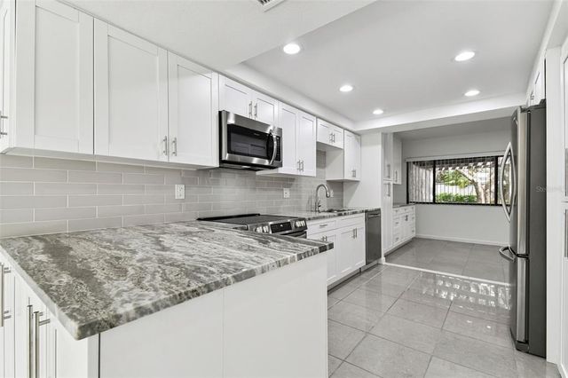 4220 FAIRWAY RUN 0, Tampa, FL 33618