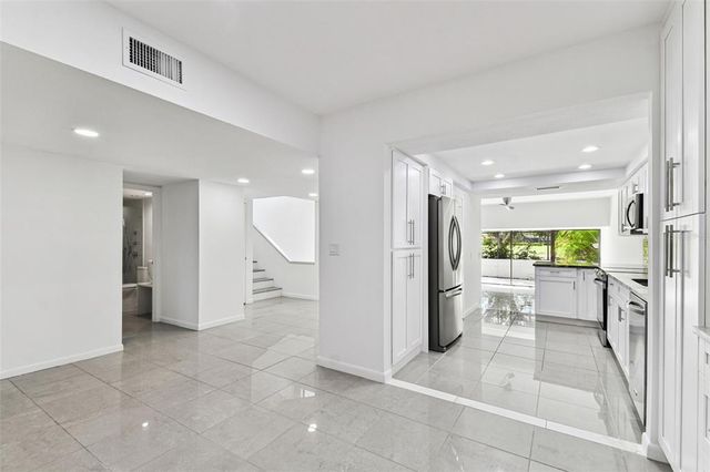 4220 FAIRWAY RUN 0, Tampa, FL 33618