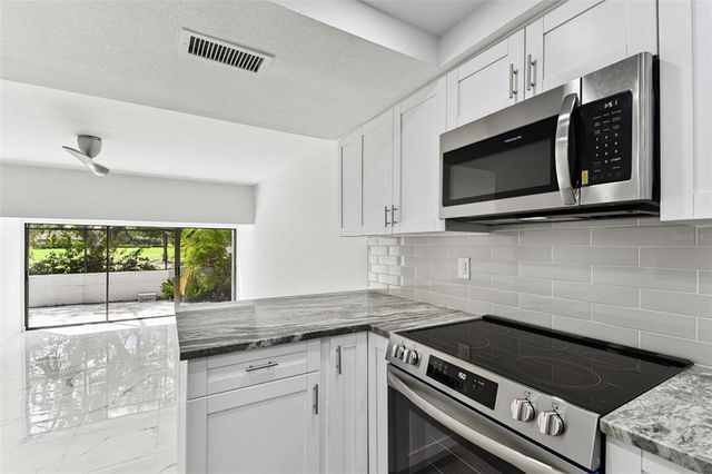 4220 FAIRWAY RUN 0, Tampa, FL 33618