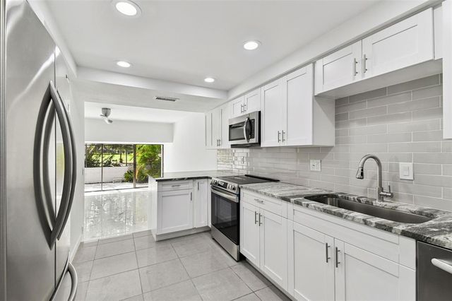 4220 FAIRWAY RUN 0, Tampa, FL 33618