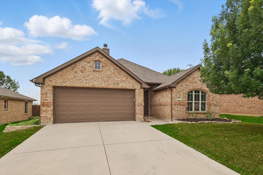 237 Cedar Crest Drive, Justin, TX 76247