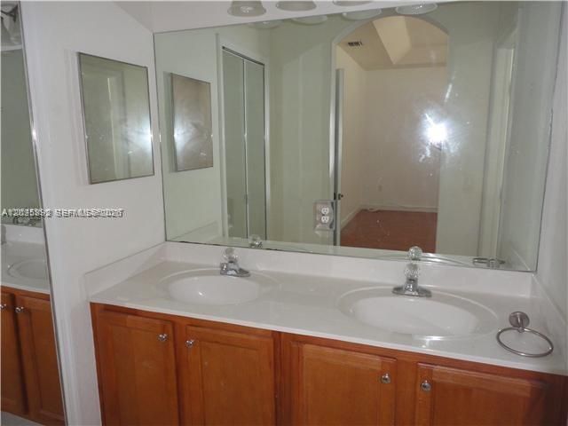 8652 NW 112th Ct, Doral, FL 33178