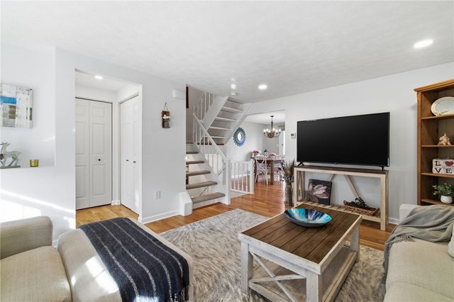 401 Maywood Dr, Bethel Park, PA 15102