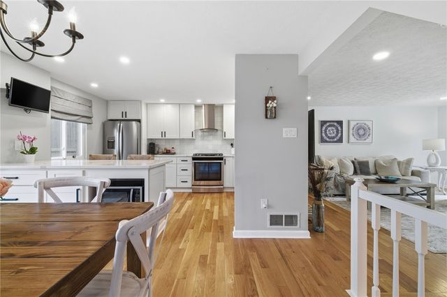 401 Maywood Dr, Bethel Park, PA 15102