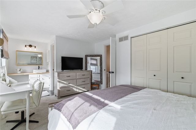 401 Maywood Dr, Bethel Park, PA 15102