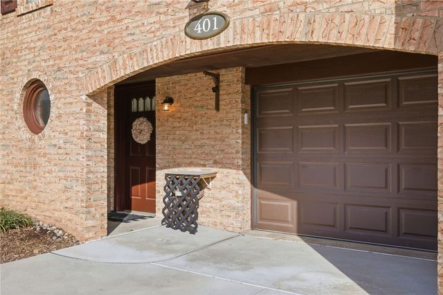 401 Maywood Dr, Bethel Park, PA 15102