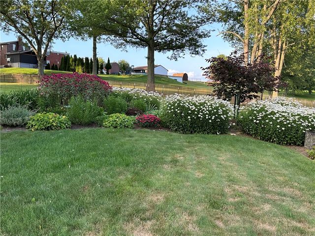 401 Maywood Dr, Bethel Park, PA 15102