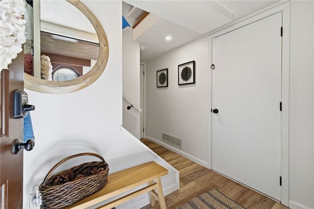 401 Maywood Dr, Bethel Park, PA 15102