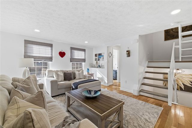 401 Maywood Dr, Bethel Park, PA 15102