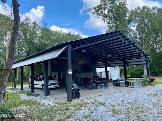 410 Grover Barett Road, Picayune, MS 39466