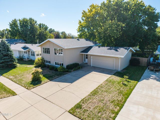 1606 Columbia Drive, Bismarck, ND 58504 property photo