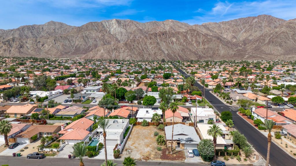 Image 1 of property listing at 52065 Avenida Navarro, La Quinta, CA 92253