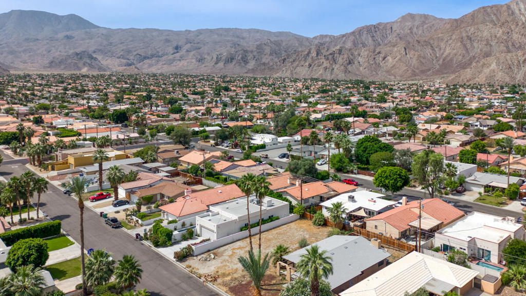 Image 12 of property listing at 52065 Avenida Navarro, La Quinta, CA 92253
