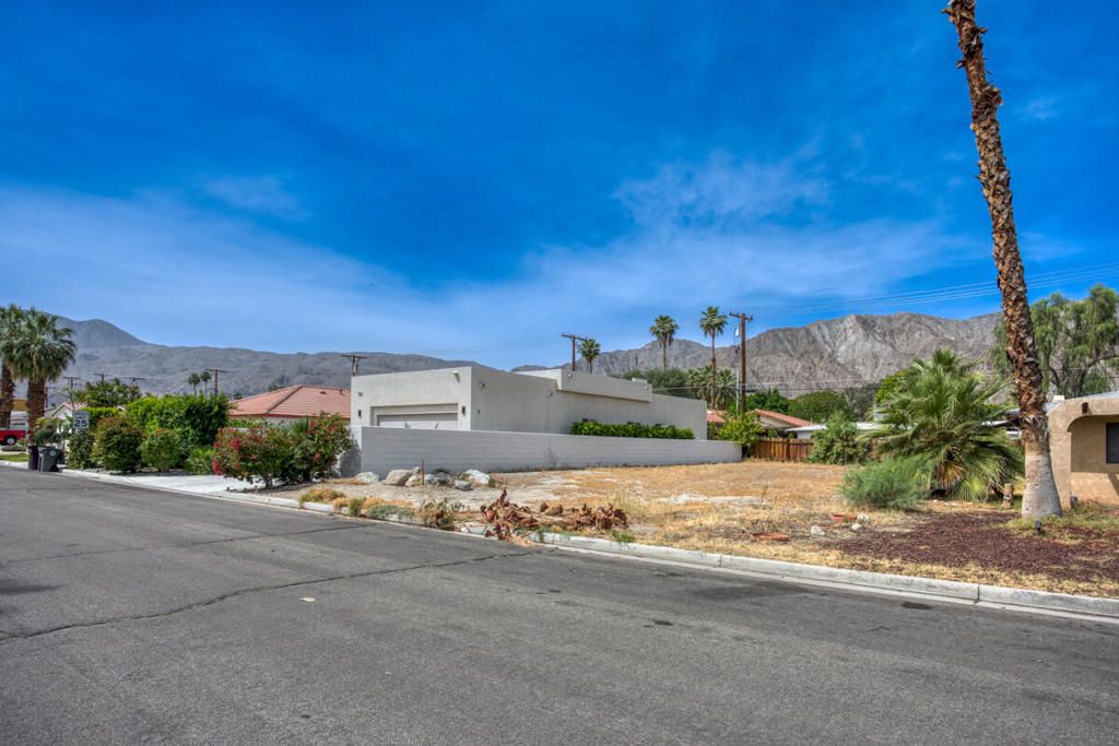 Image 8 of property listing at 52065 Avenida Navarro, La Quinta, CA 92253