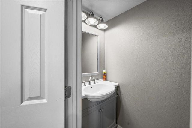 33334 Forrest Drive, Running Springs, CA 92382