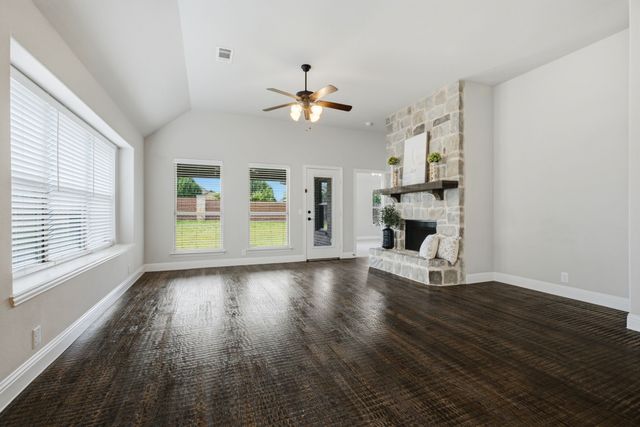 2115 Victoria Lane, Princeton, TX 75407