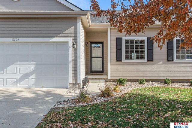 10707 Winding River Drive, Bellevue, NE 68123
