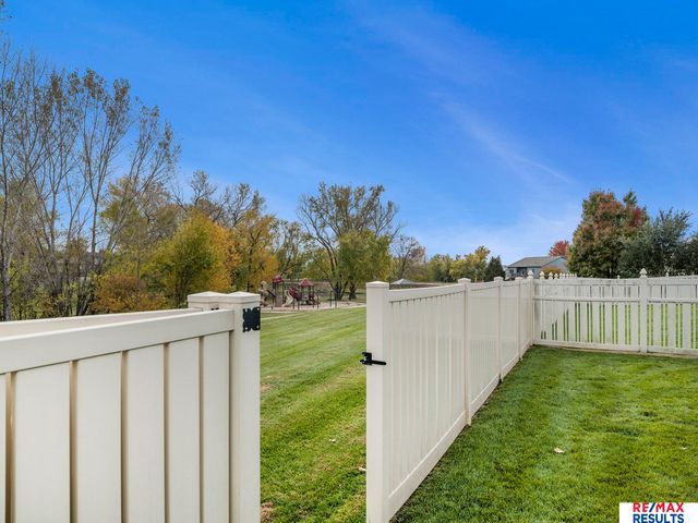 10707 Winding River Drive, Bellevue, NE 68123