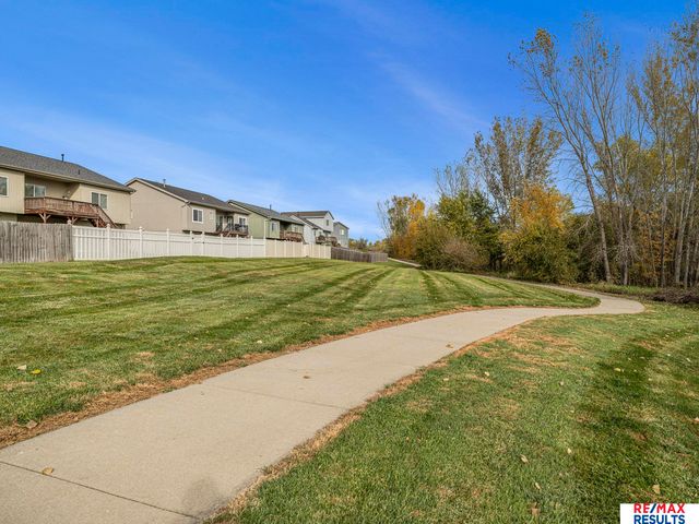 10707 Winding River Drive, Bellevue, NE 68123