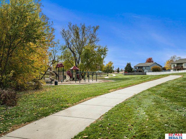 10707 Winding River Drive, Bellevue, NE 68123