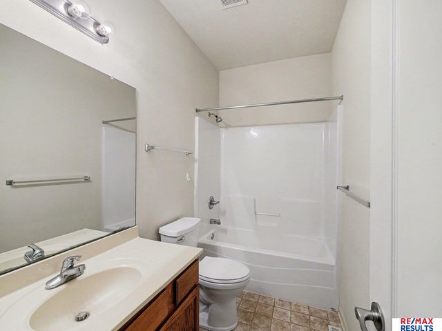 10707 Winding River Drive, Bellevue, NE 68123