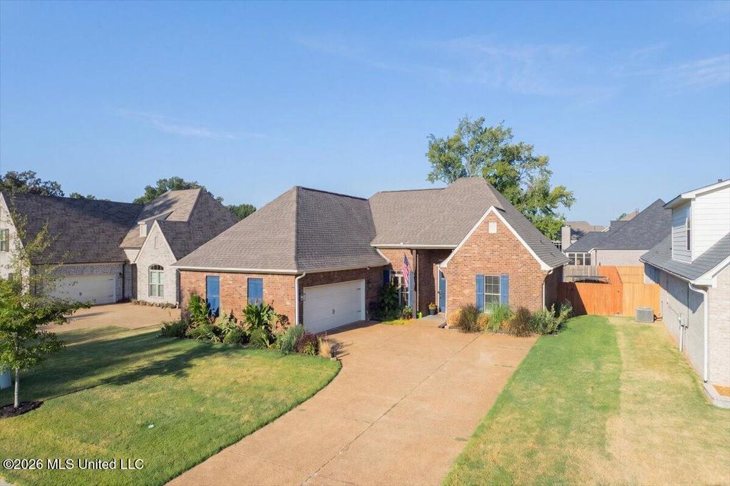 2865 Walking Dog Lane, Nesbit, MS 38651 — exterior