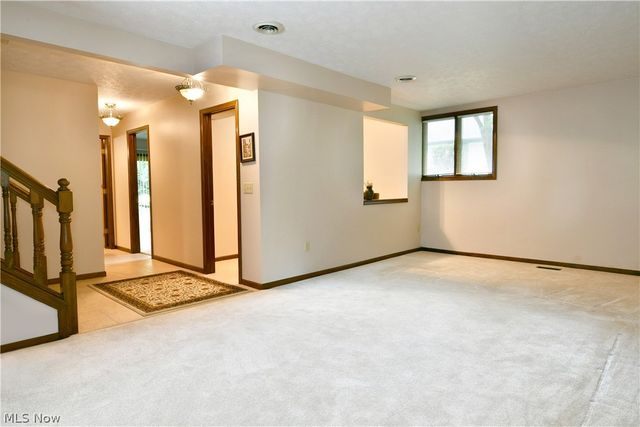 9540 Falcon Trak NE, Warren, OH 44484