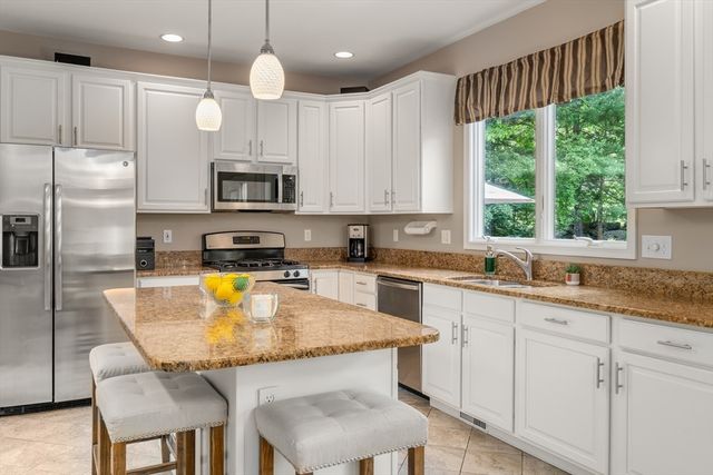 15 Winthrop Dr., Franklin, MA 02038