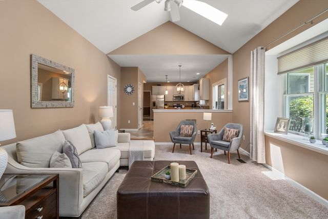 15 Winthrop Dr., Franklin, MA 02038