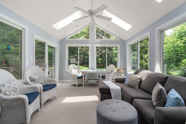 15 Winthrop Dr., Franklin, MA 02038