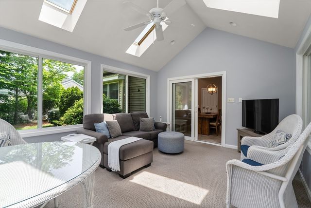 15 Winthrop Dr., Franklin, MA 02038