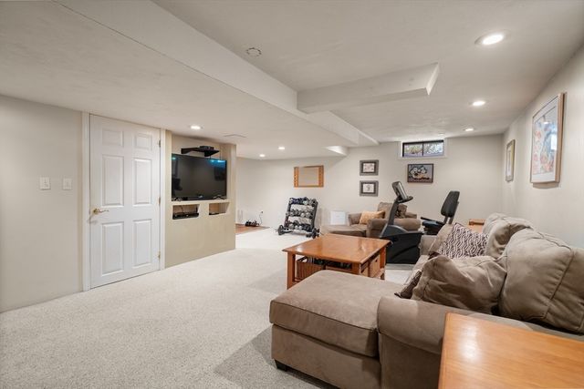 15 Winthrop Dr., Franklin, MA 02038