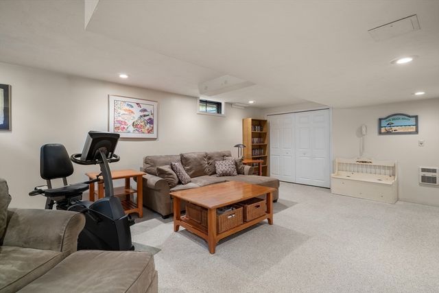 15 Winthrop Dr., Franklin, MA 02038